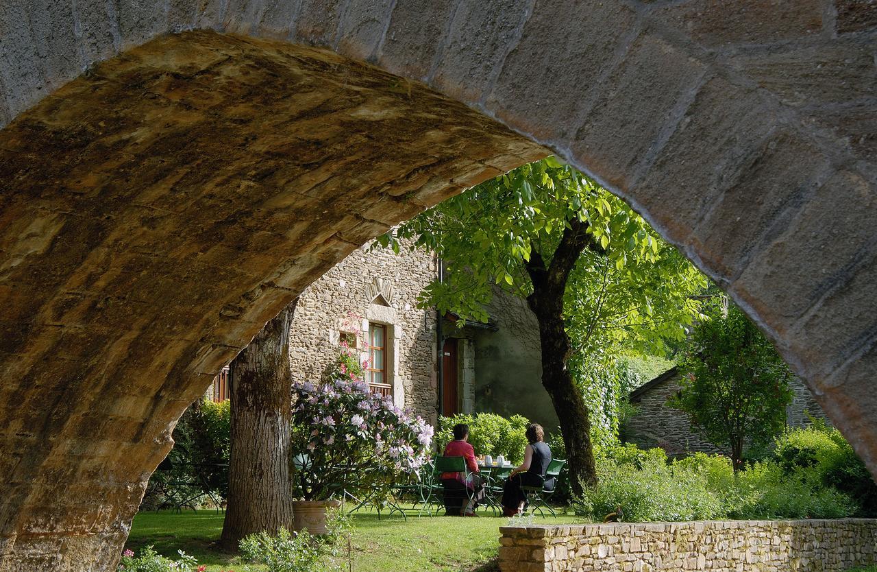 Le Vieux Pont Hotel Belcastel  Bagian luar foto